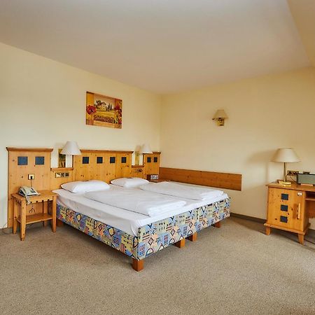 Flair-Hotel Zum Benediktiner Шварцах-ам-Майн Экстерьер фото
