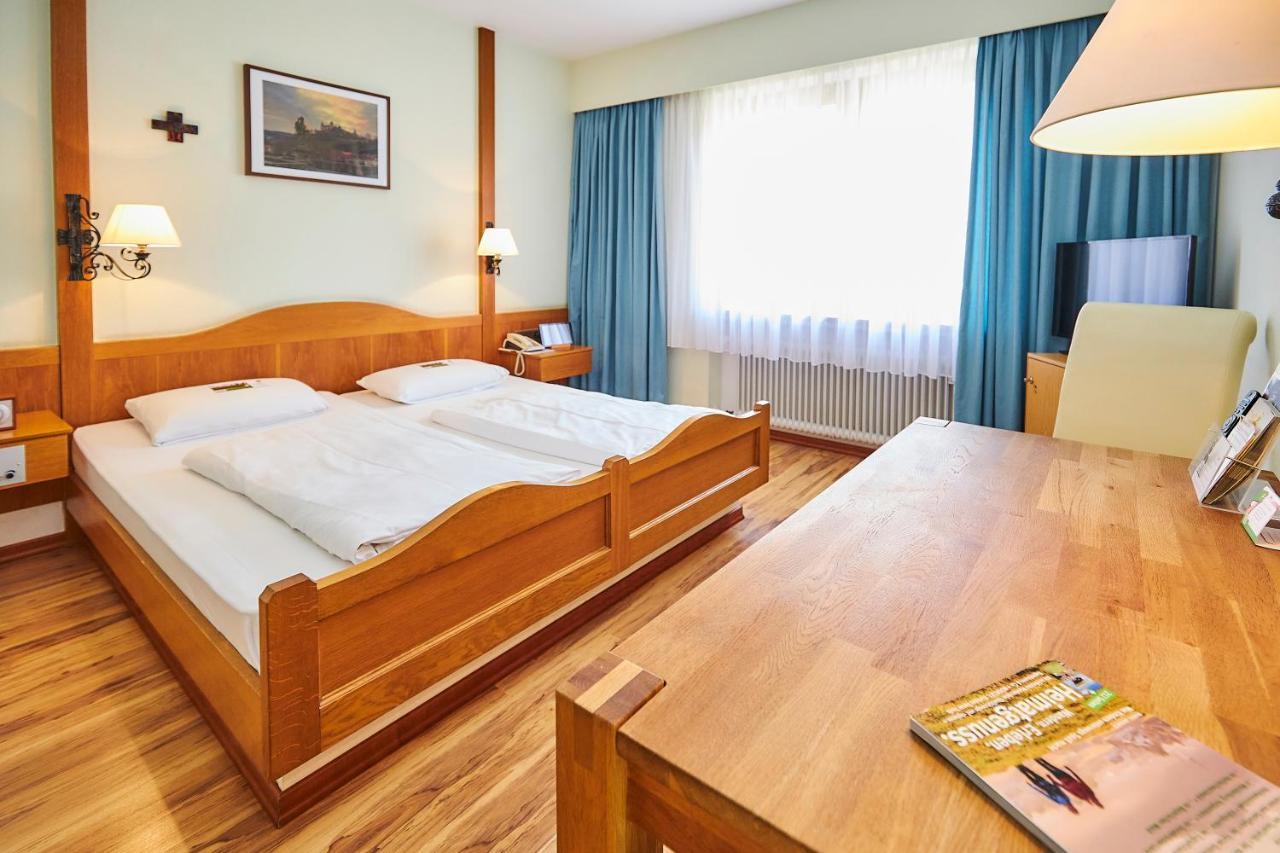 Flair-Hotel Zum Benediktiner Шварцах-ам-Майн Экстерьер фото