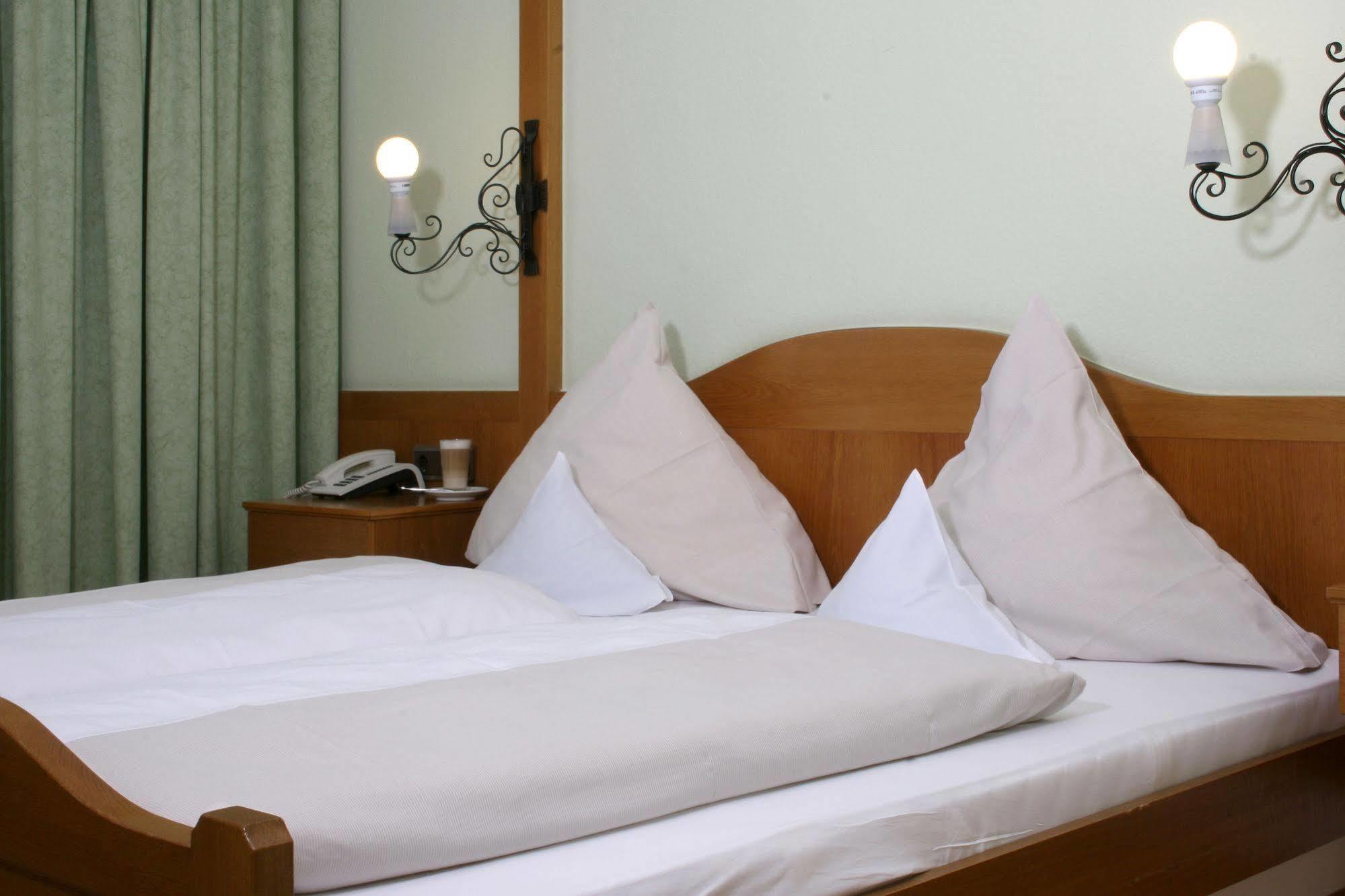 Flair-Hotel Zum Benediktiner Шварцах-ам-Майн Экстерьер фото
